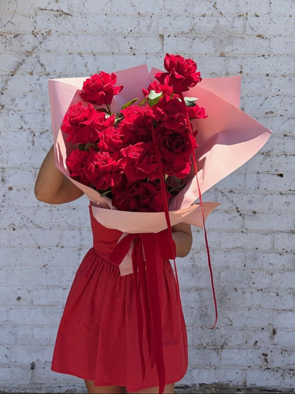 Hot To Trot Reflexed Rose Bunch